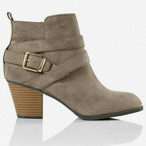Express Taupe Gray Faux Suede Buckle Ankle Booties Size 7